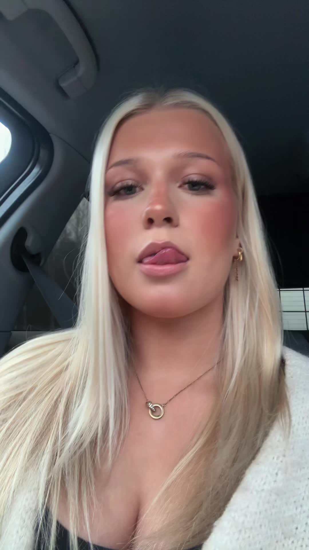 @Elvis🥂🥂