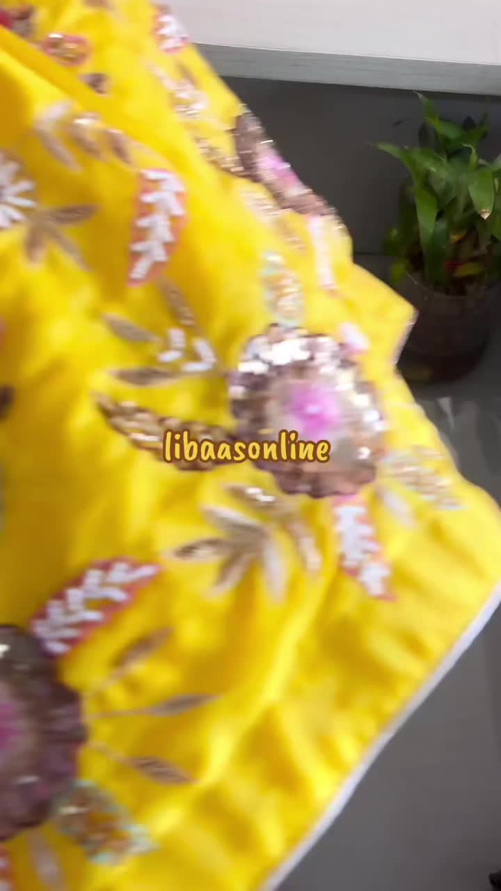@ਲਿਬਾਸ by ਕੌਰ