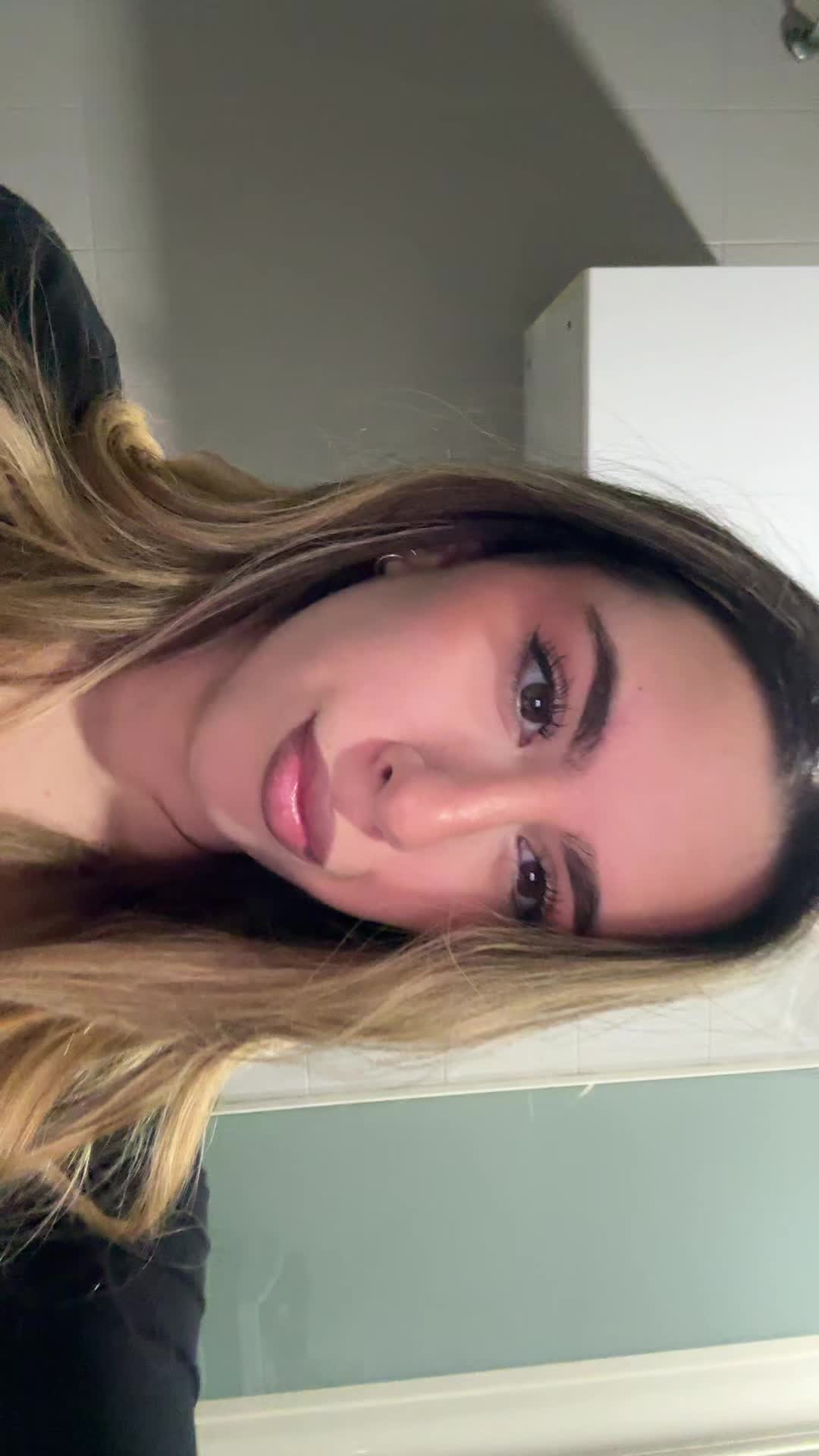 @𝑓𝑟𝑎𝑛𝑐𝑒𝑠𝑐𝑎