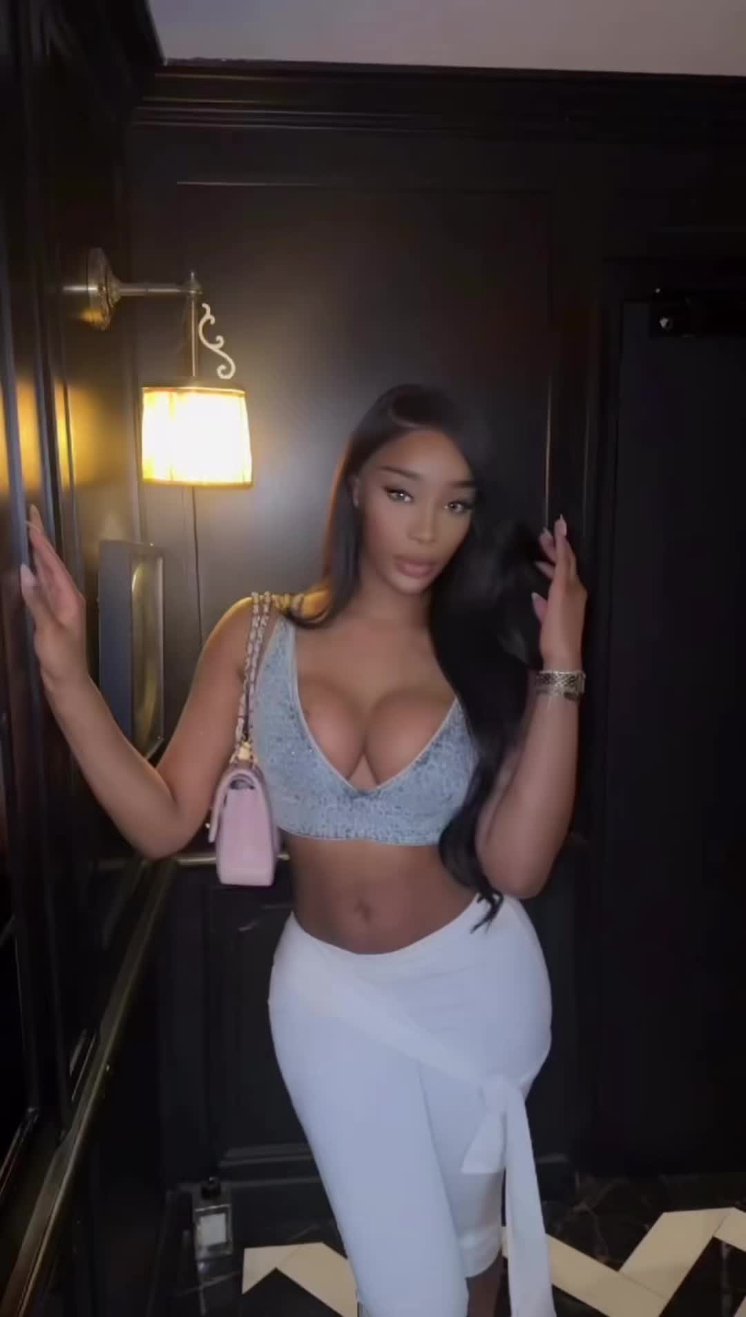 @karinedolls