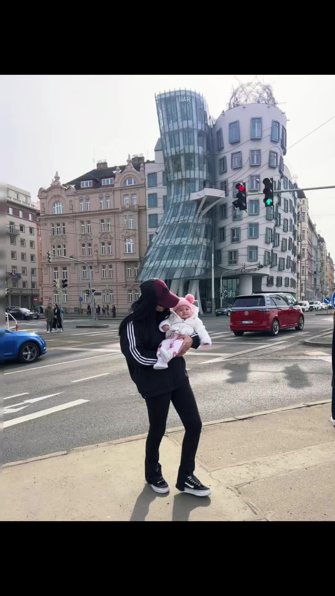 @Monika_Dizdari