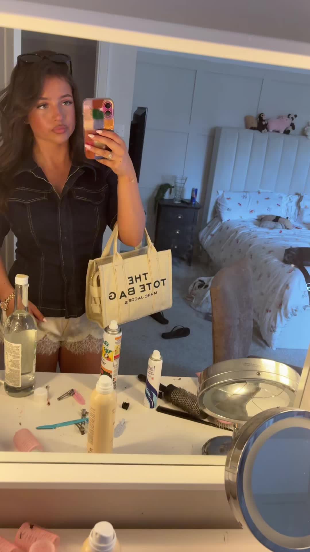 @floraknowles