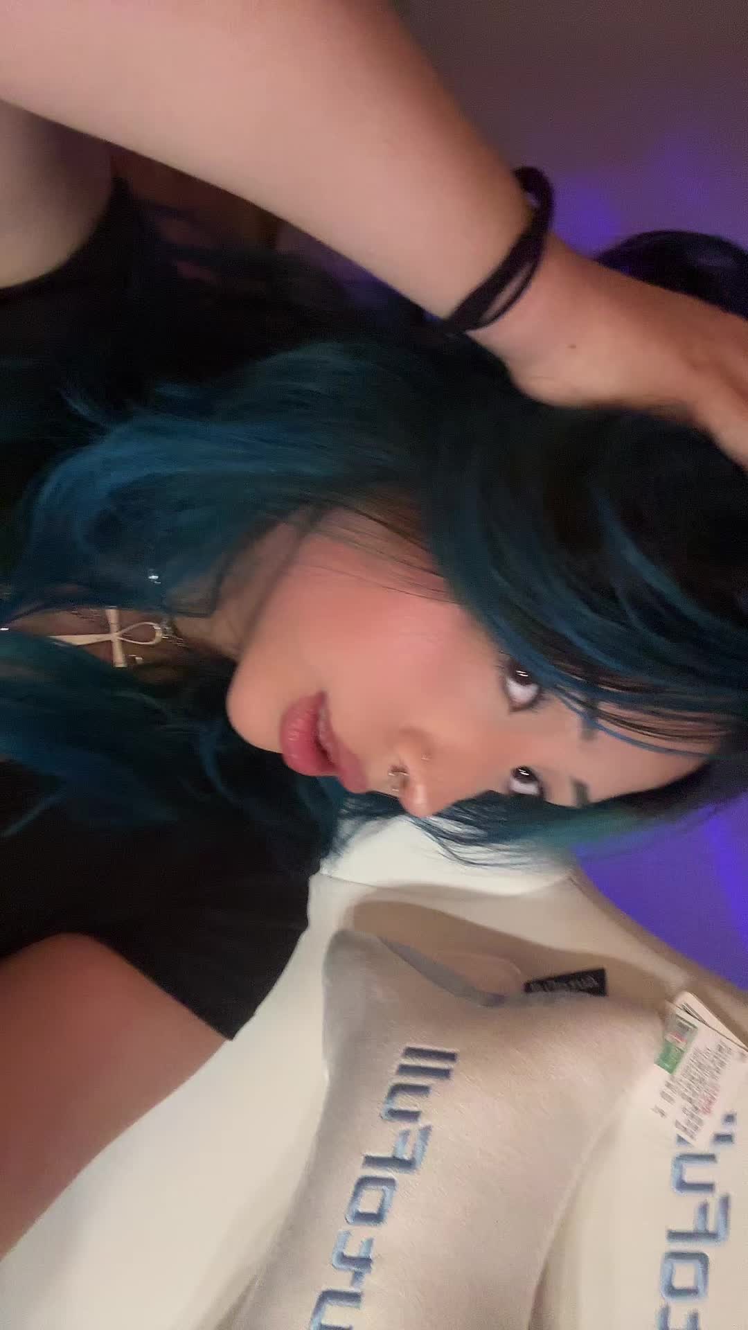 @𖣂