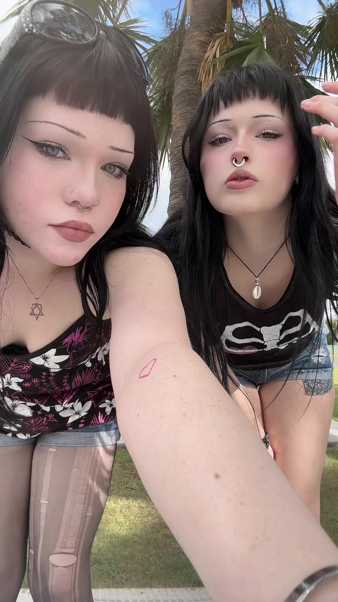 @Emily🦇🖤