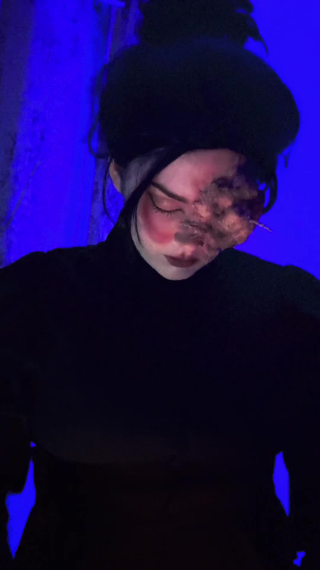 @☾ bee 𖤓