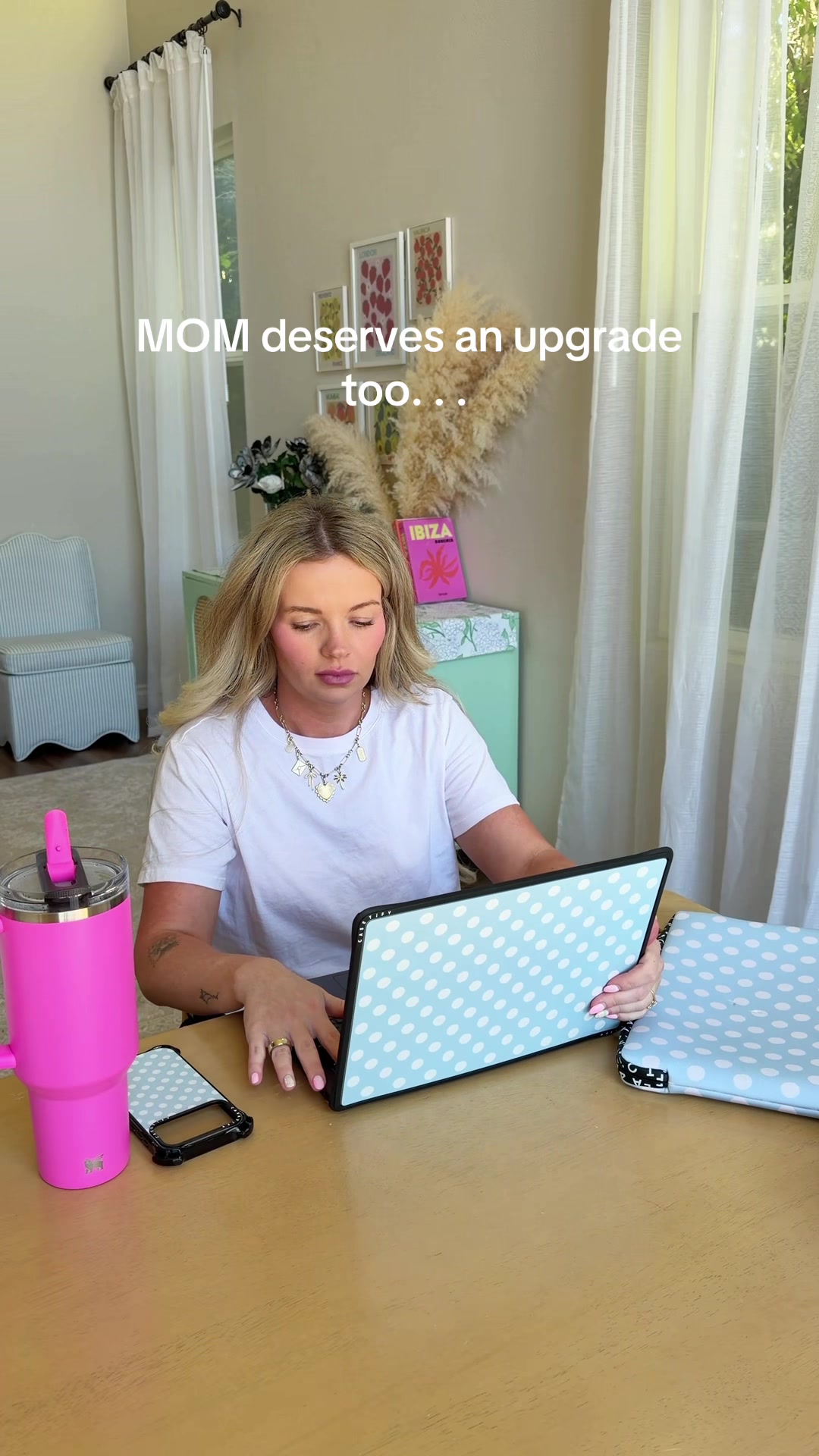 @Olivia May | Mom Style & Hacks