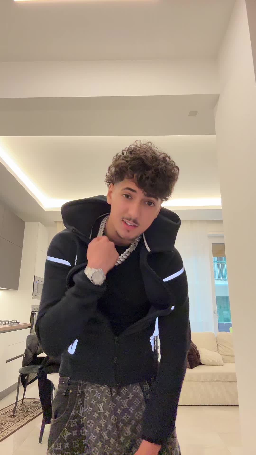 @MomiKings