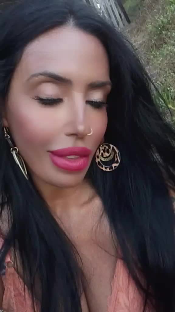 @Esmeralda