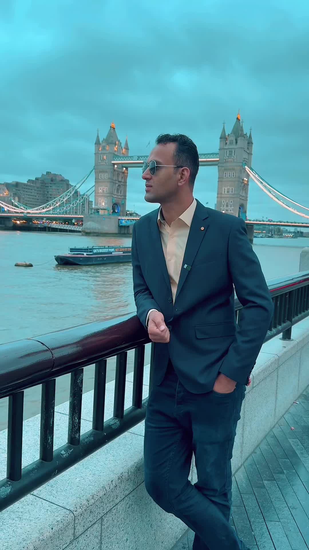 @Chand Rizwan 🇵🇰🇬🇧