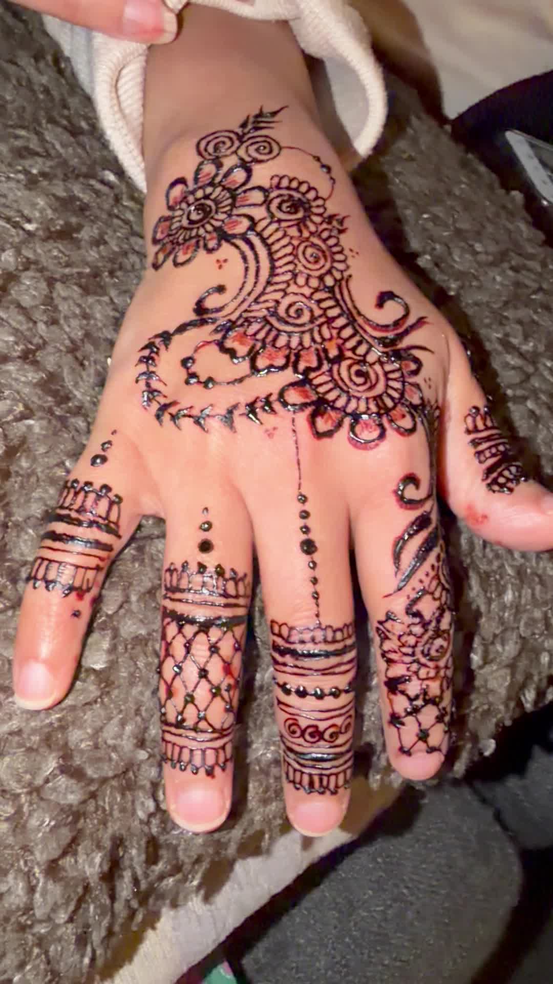 @mehendibyayeshaa