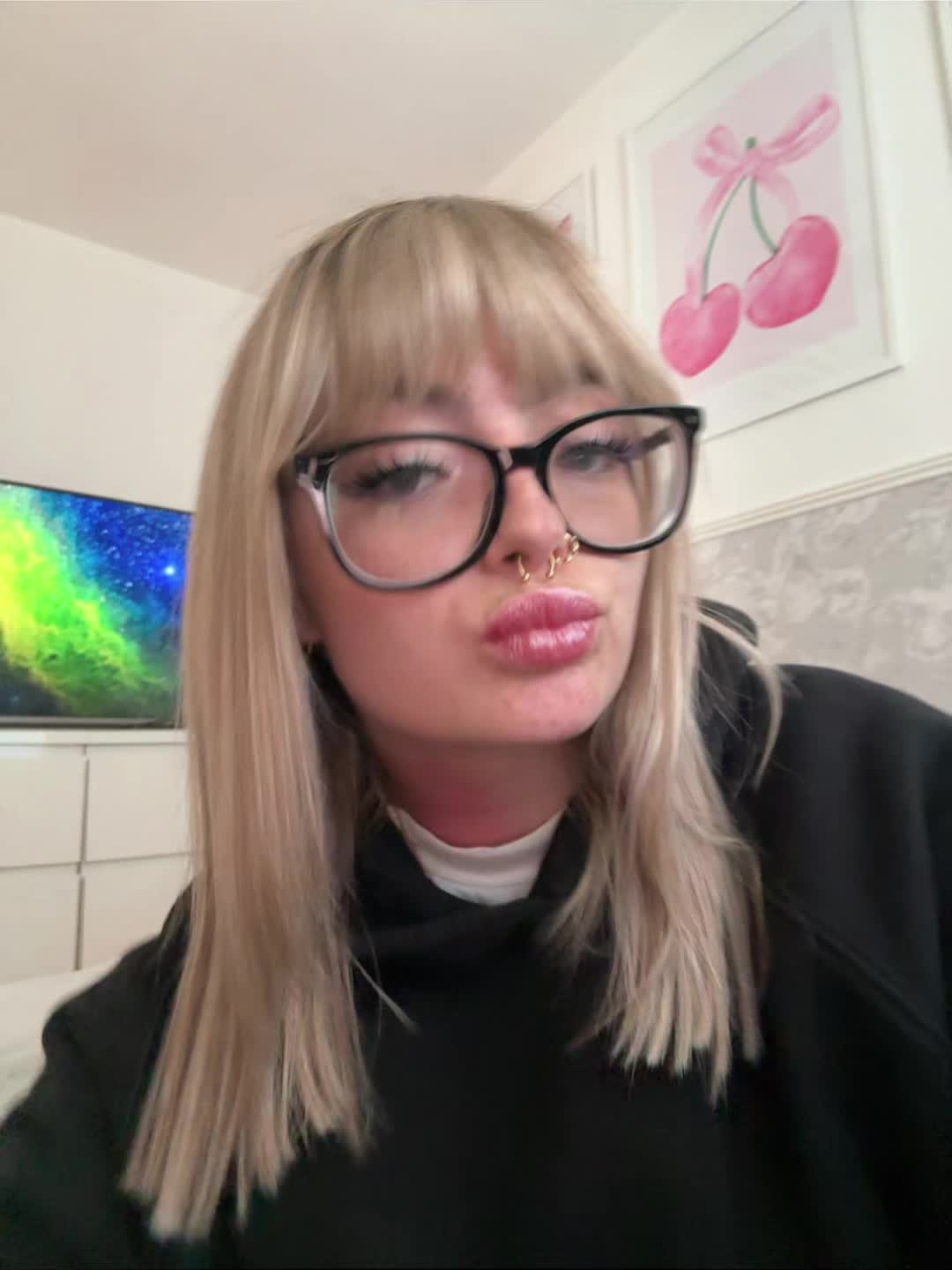 @btchesbrokenblondie ๐ฉต