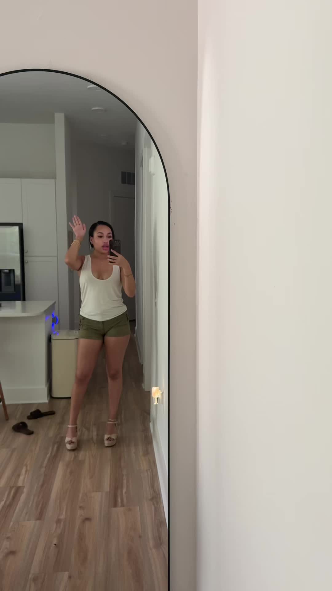 @Bella