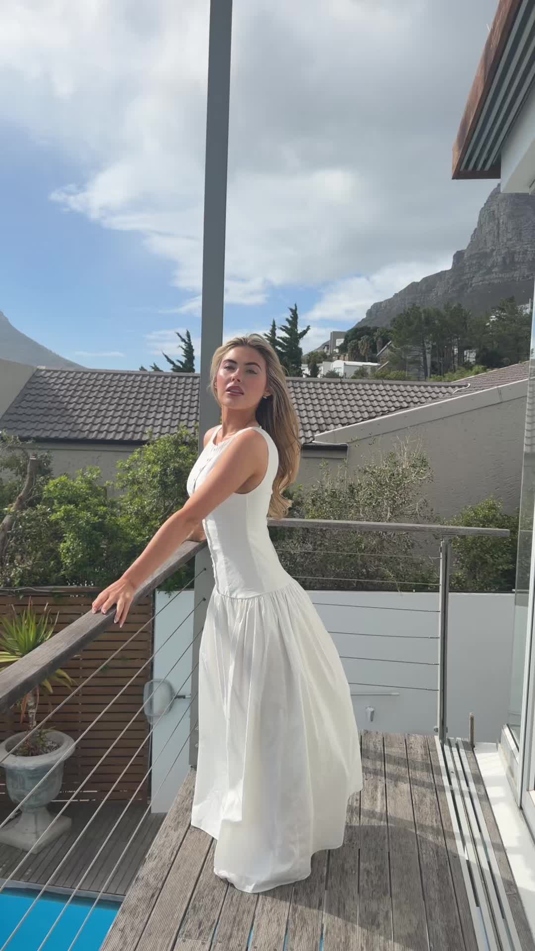 @L&Eacute;ANNA PAUL