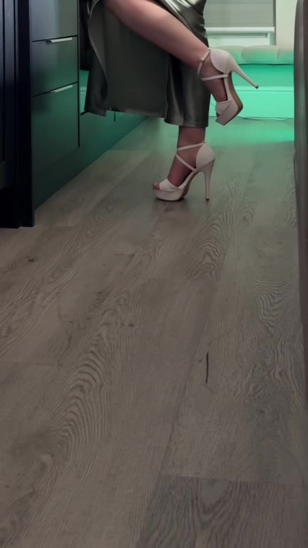 @redheadhollyrose