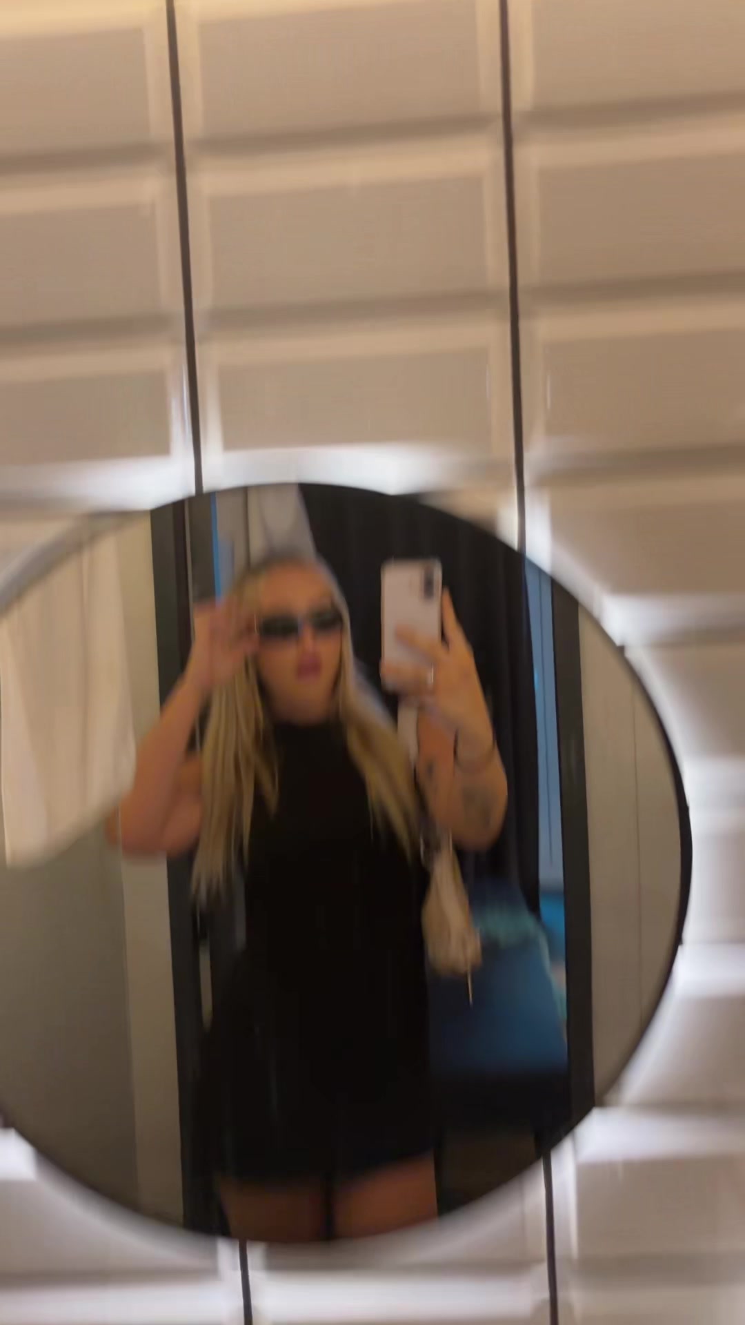 @bella
