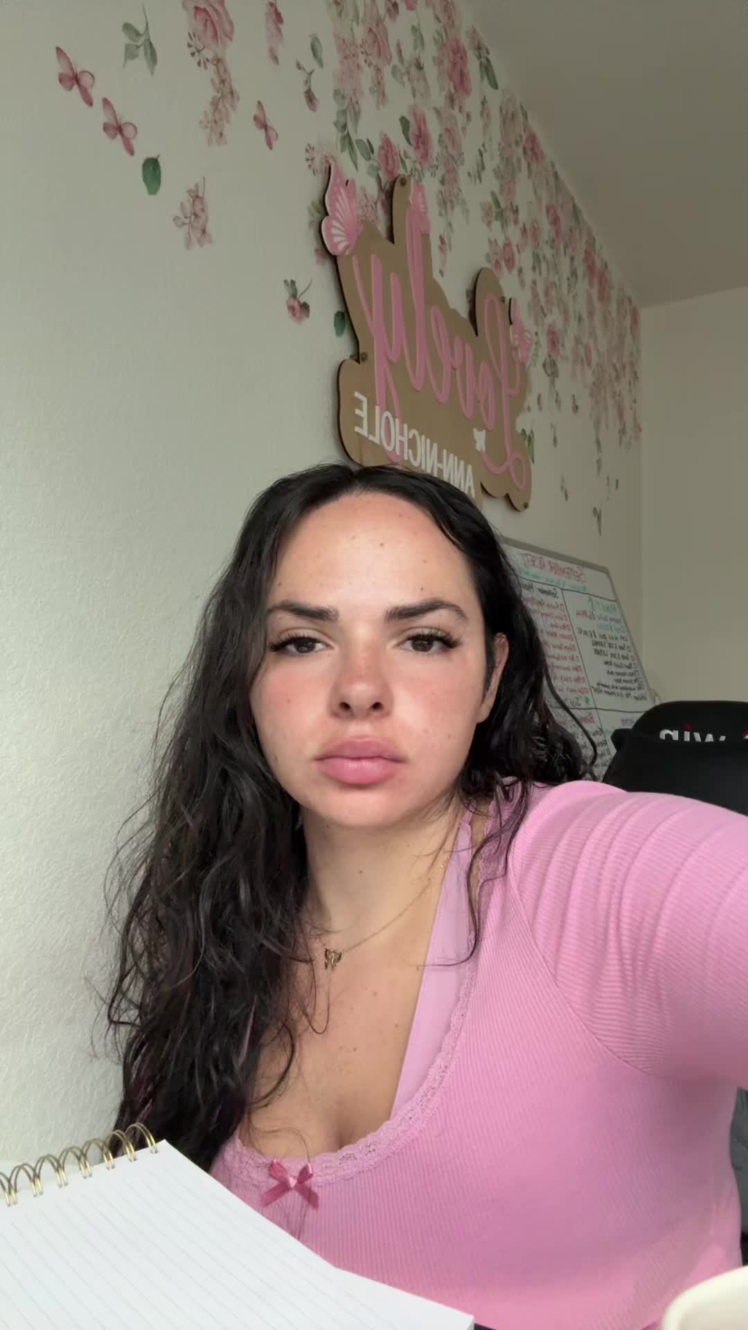 @thereal.vee.marie