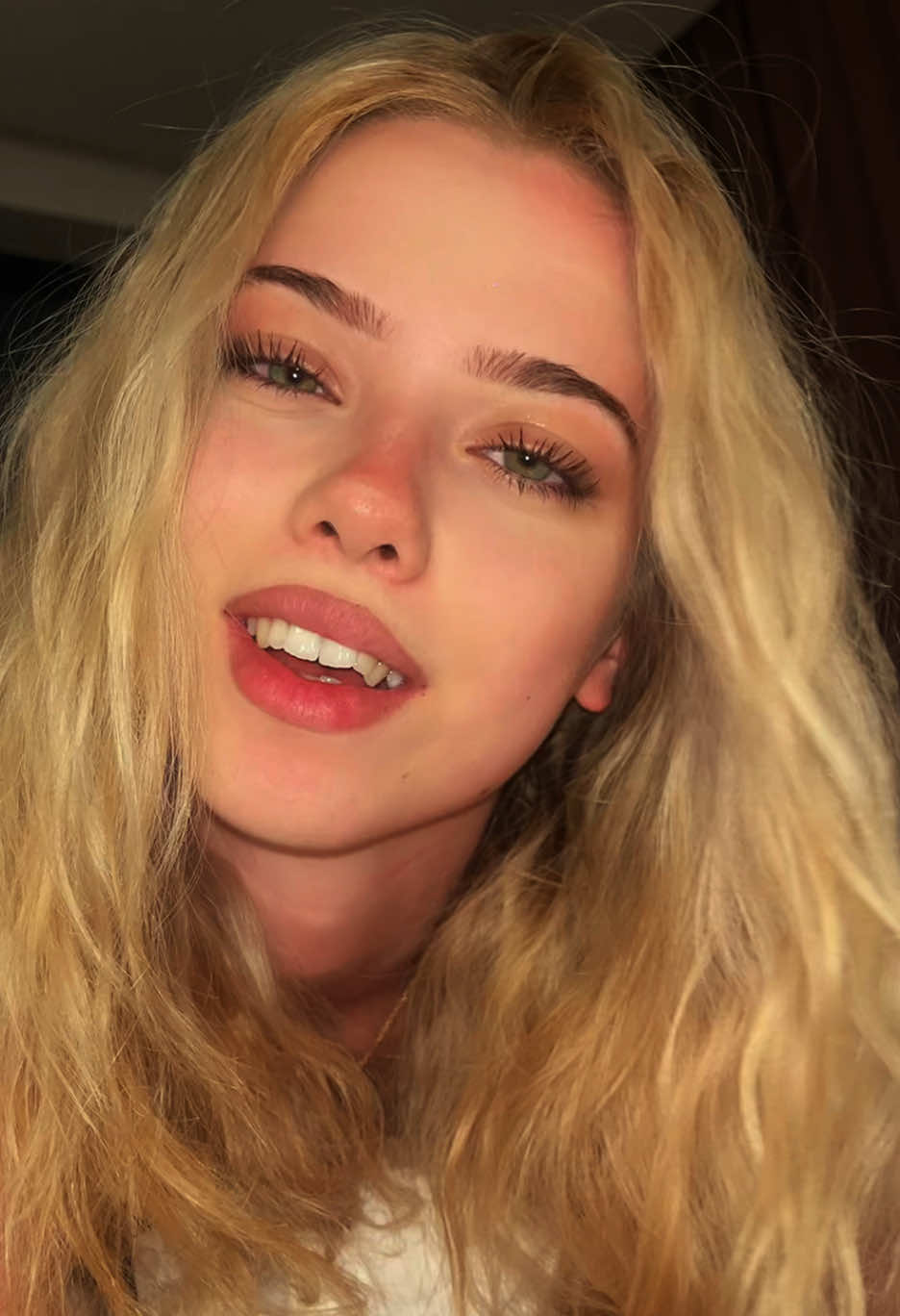 @️ella