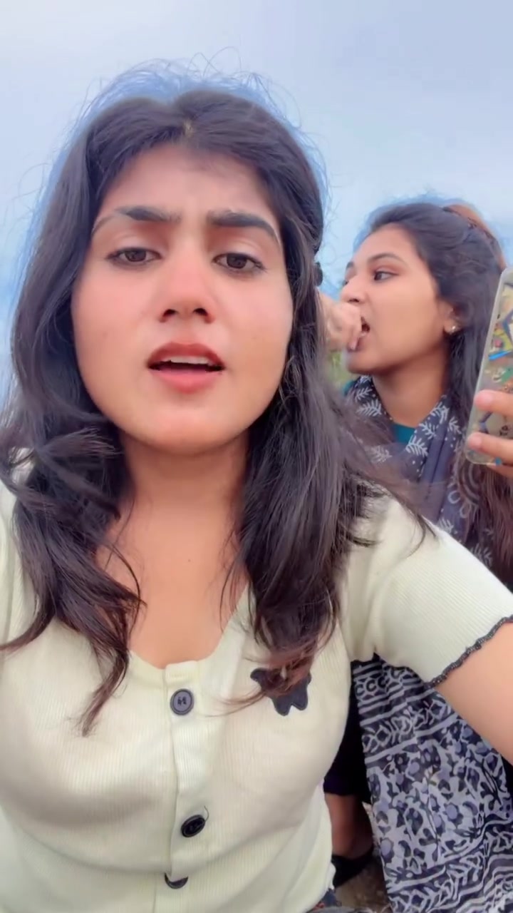 @Yeh Kali Kali ankhe 👀