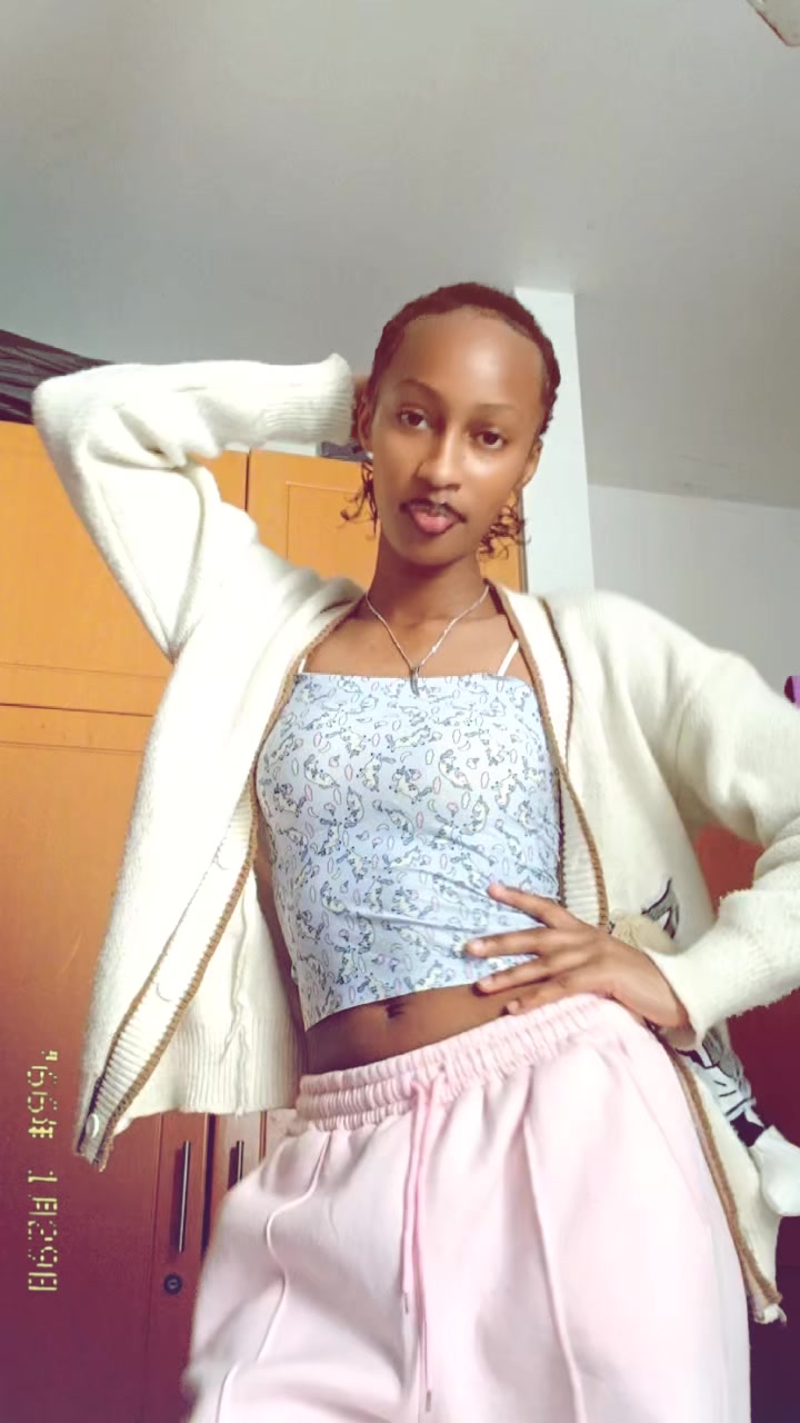 @I'm just a girl🍒🎀