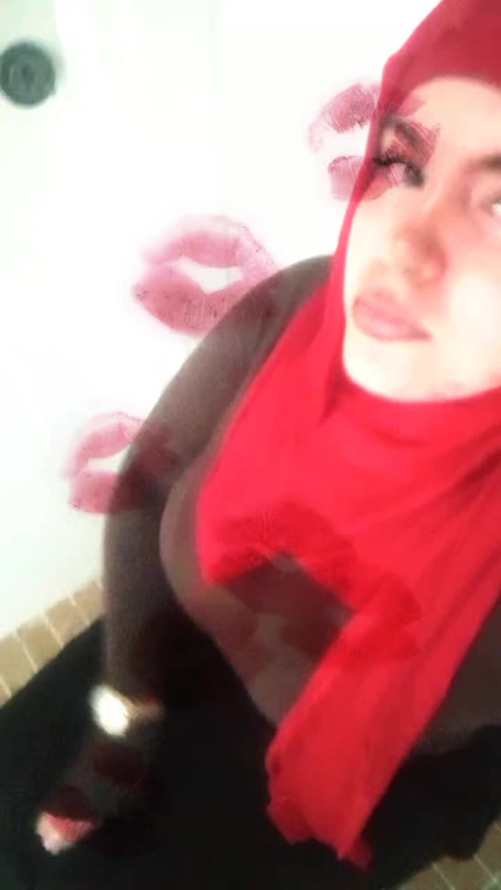 @Donushii..🖤