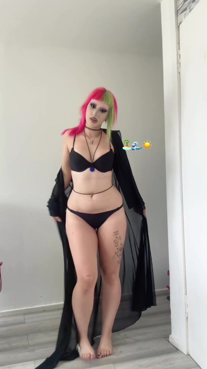 @🧟&zwj;♀️