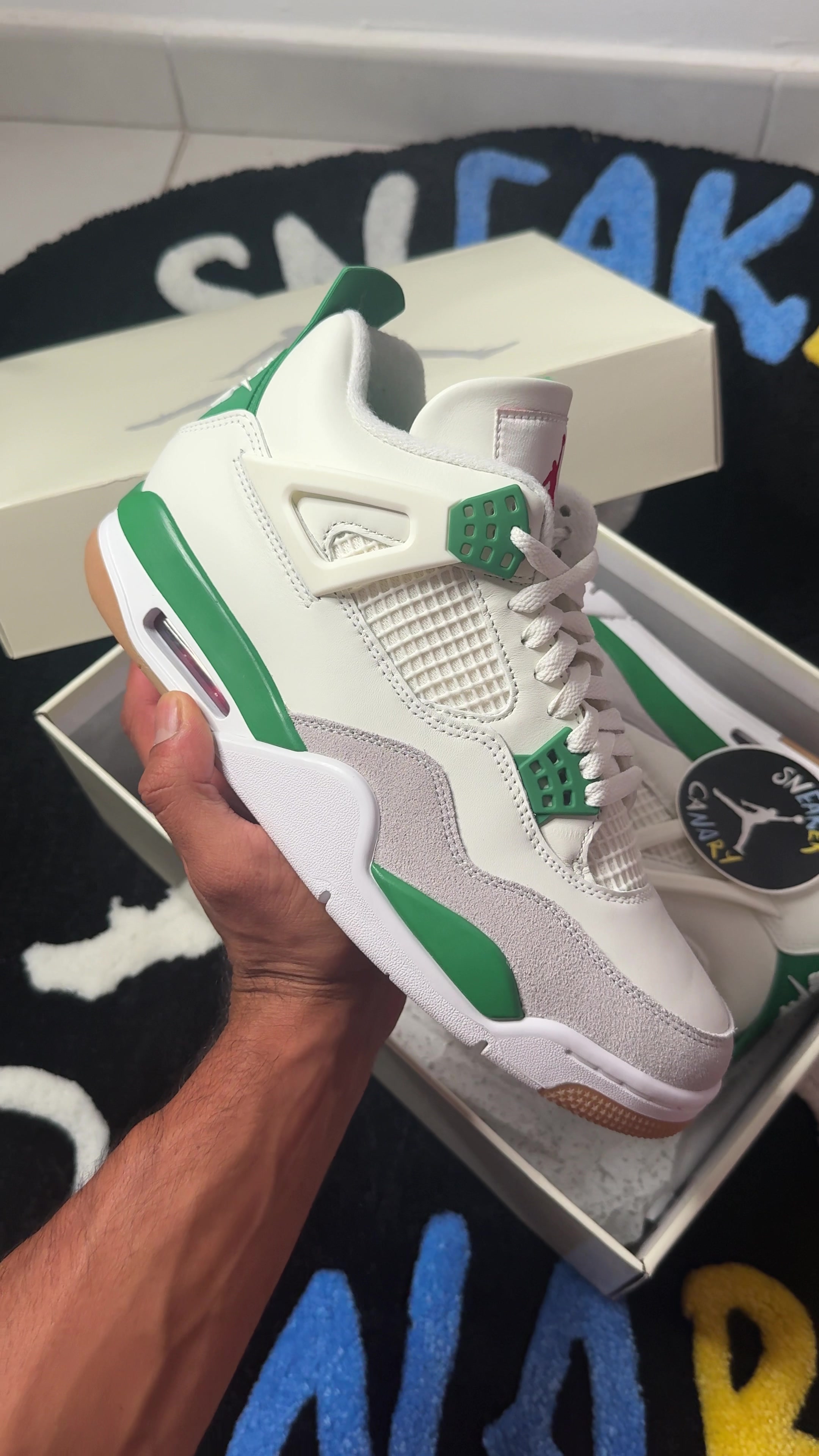 @Sneaker_canary