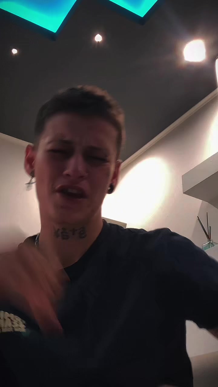 @Čombe 💫