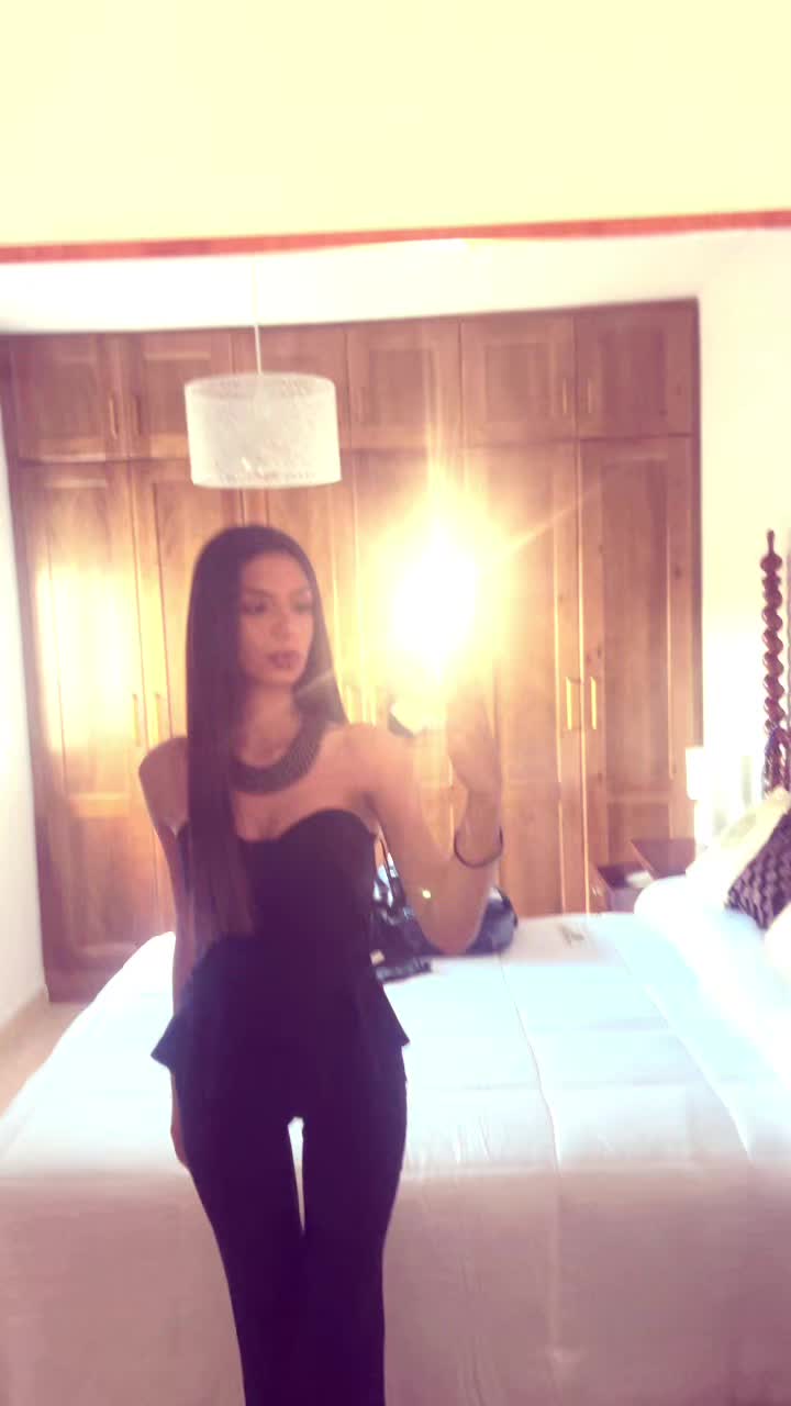 @adrianaa