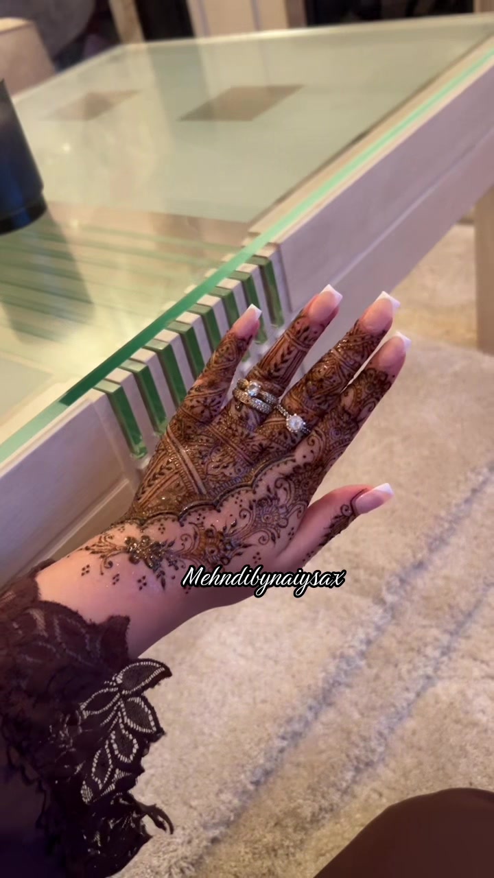 @MehndibyNaiysa🖤