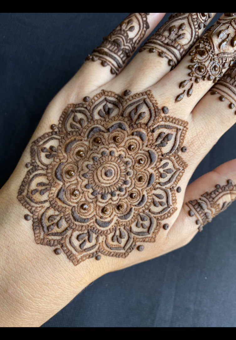 @Afifa_henna