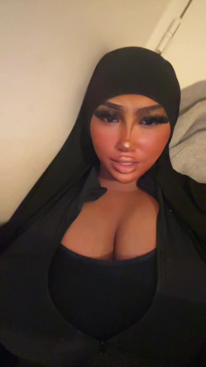 @🫦