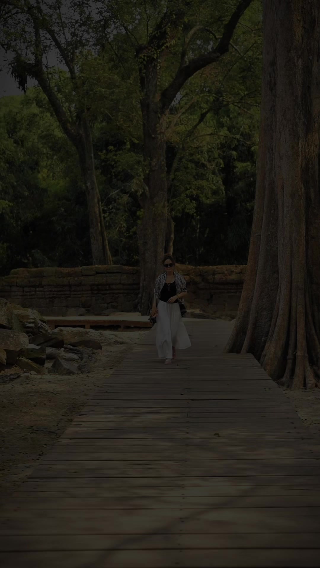@Nīn-នីន