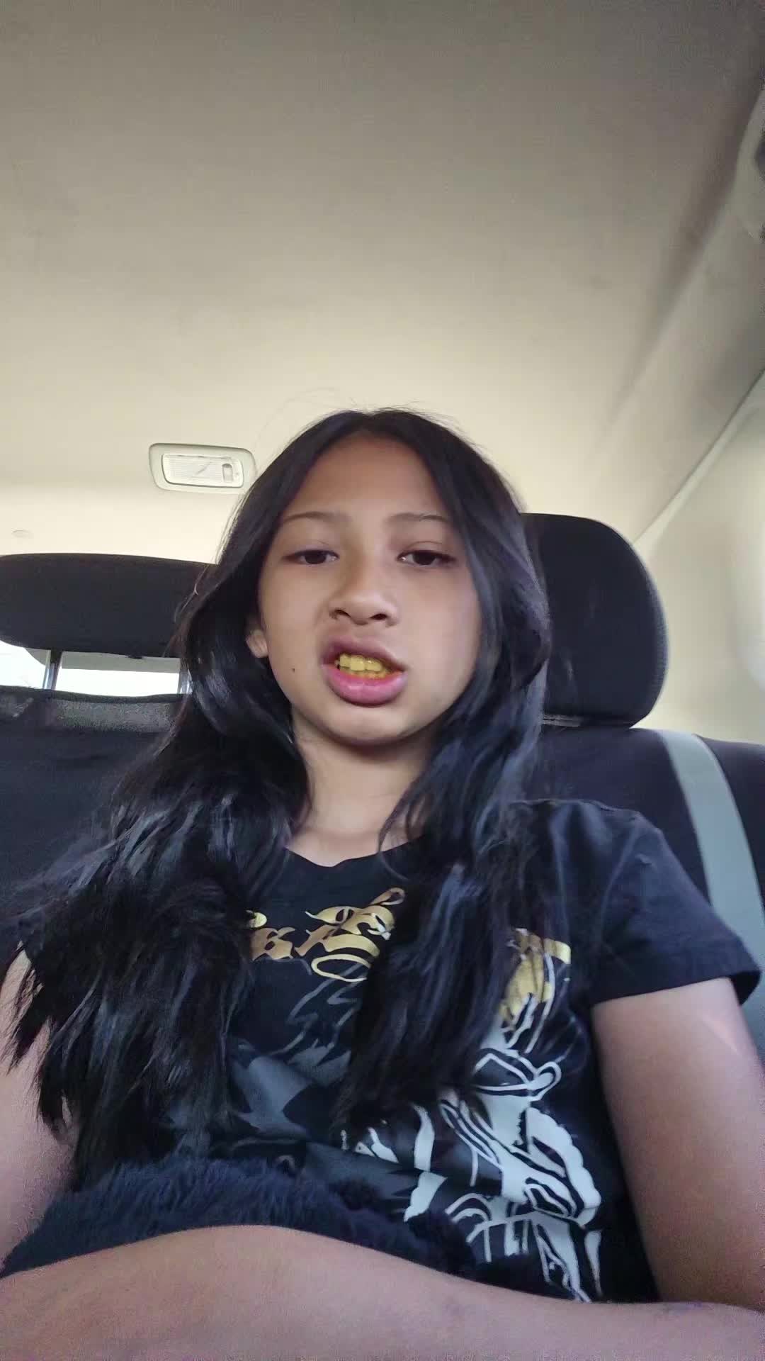 @Mueylani15