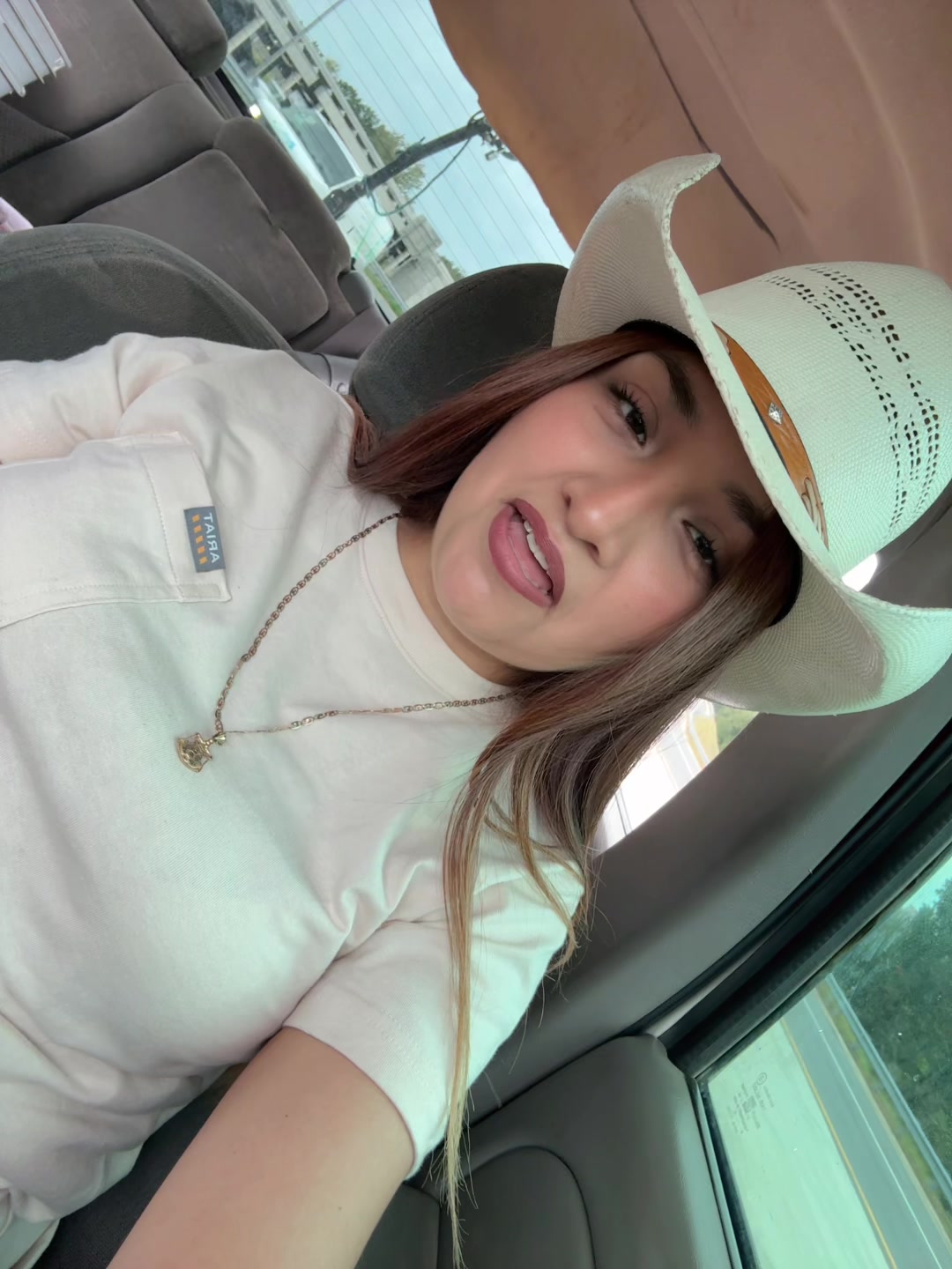 @๐ฆ๐ฅโคโโ๐ฆ
๐๐ฉ๐๐๐โคโโ๐