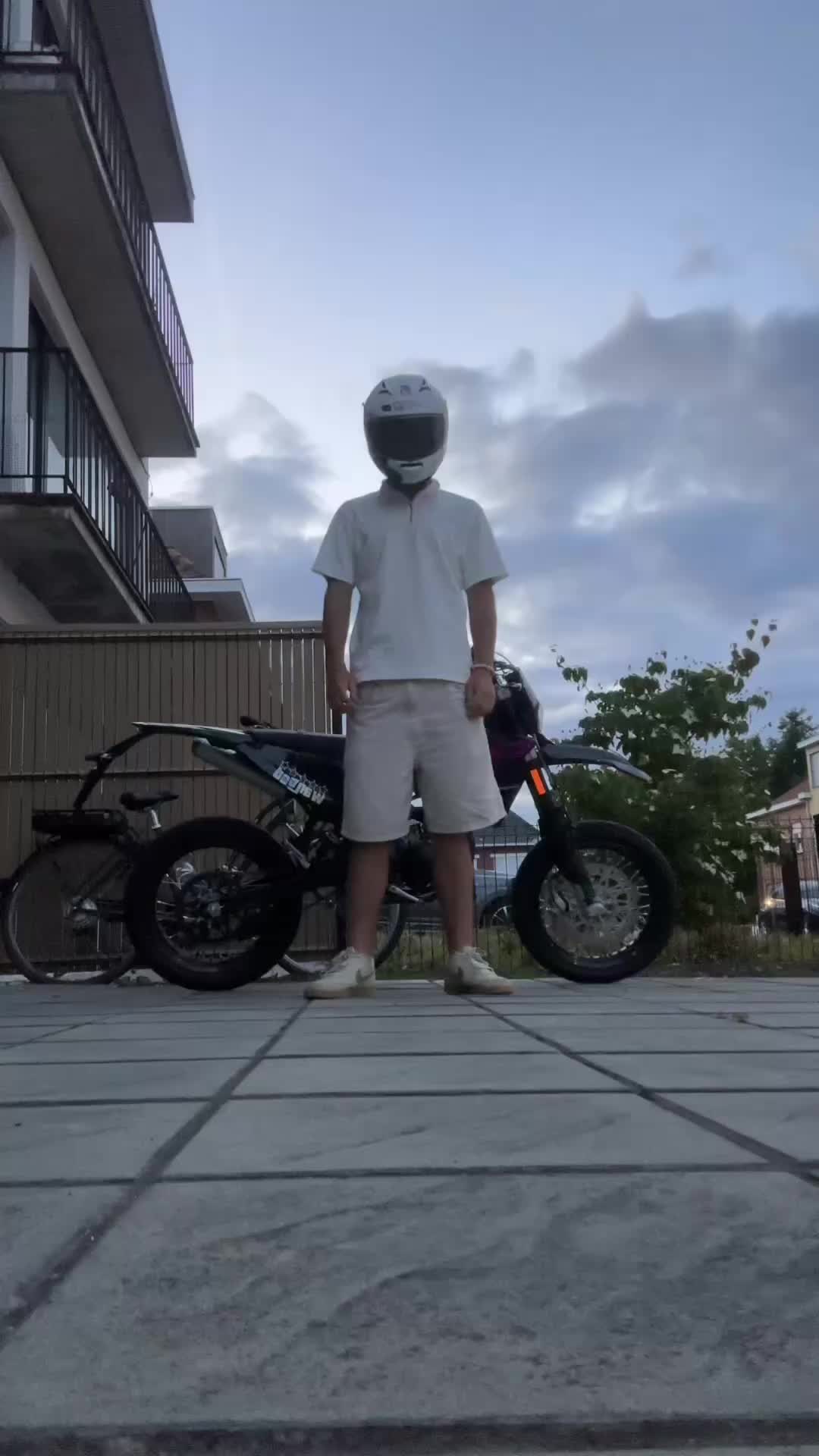 @MRlumos