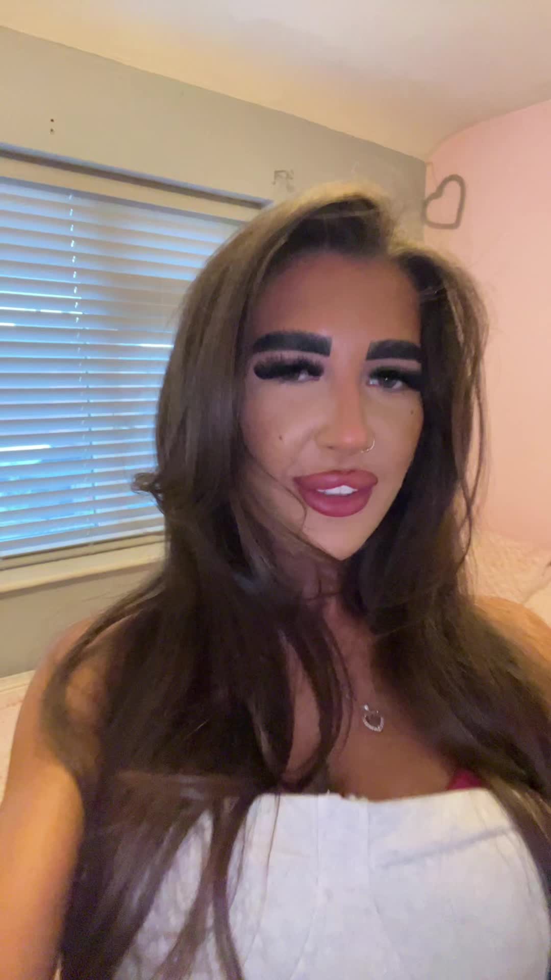 @Isabelleyoungxo