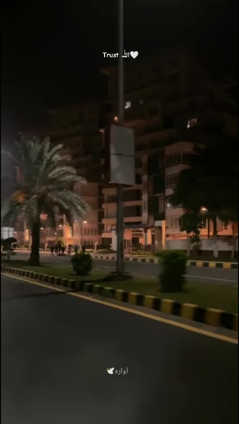 @آوارہ🕊️