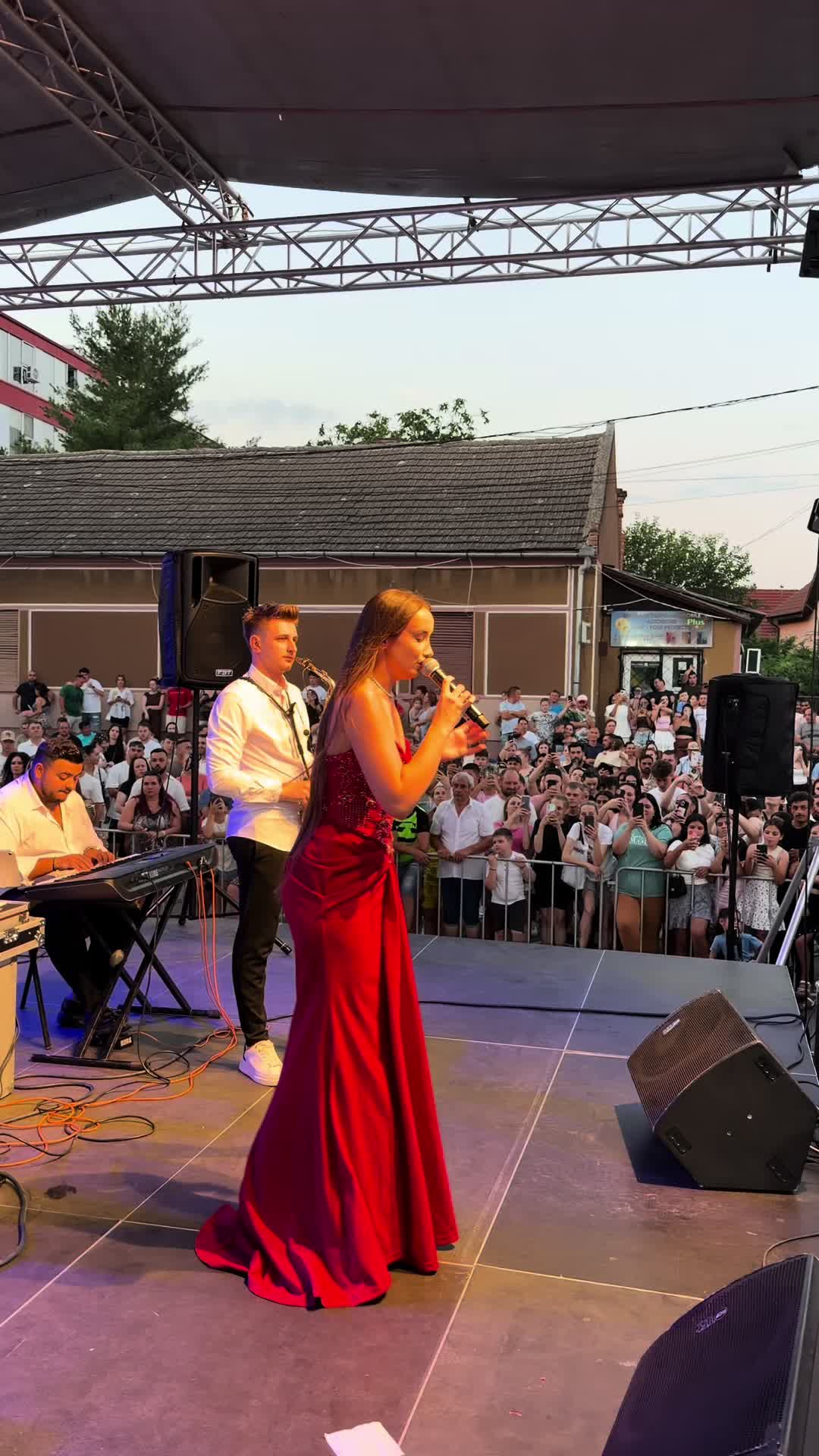 @Alexandra Cotruș
