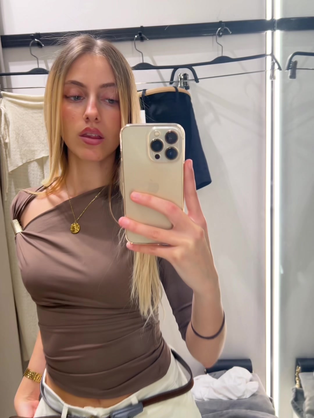 @️