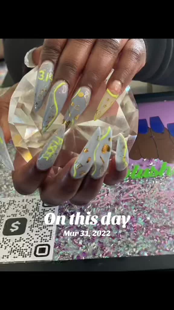 @PrettyPlushNails