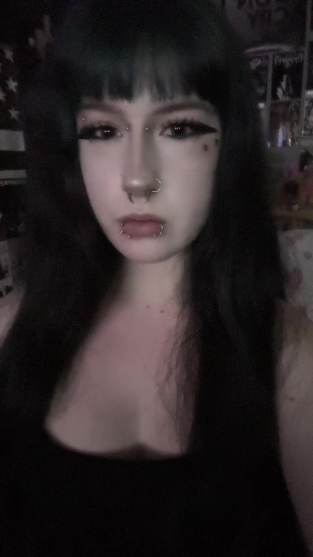 @Ellie🦇