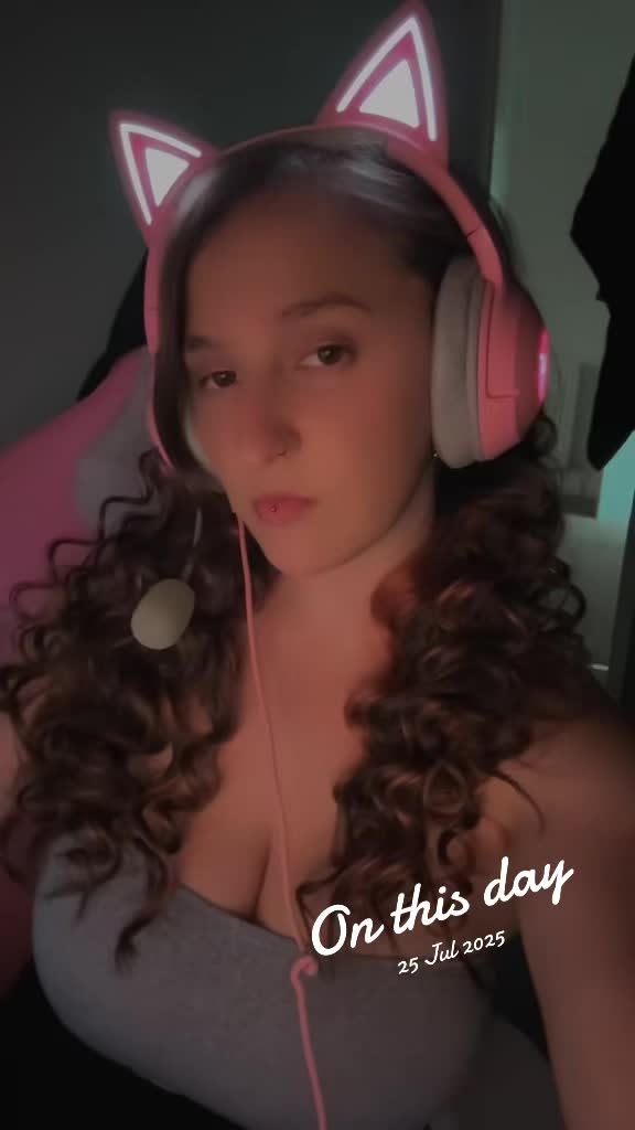 @‧₊˚✧ 𝒞𝒽𝒶𝓇𝓁𝑜𝓉𝓉𝑒 ✧˚₊‧