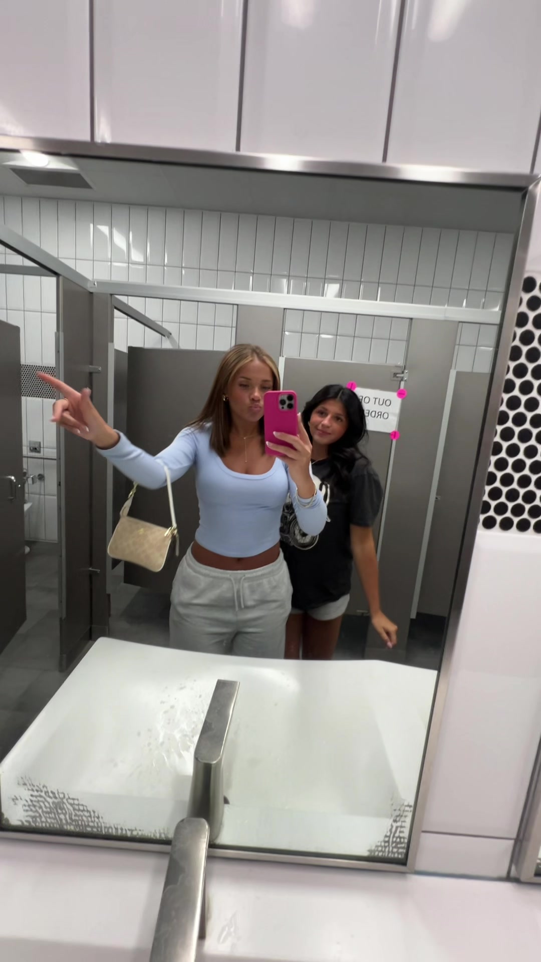 @kierraray_
