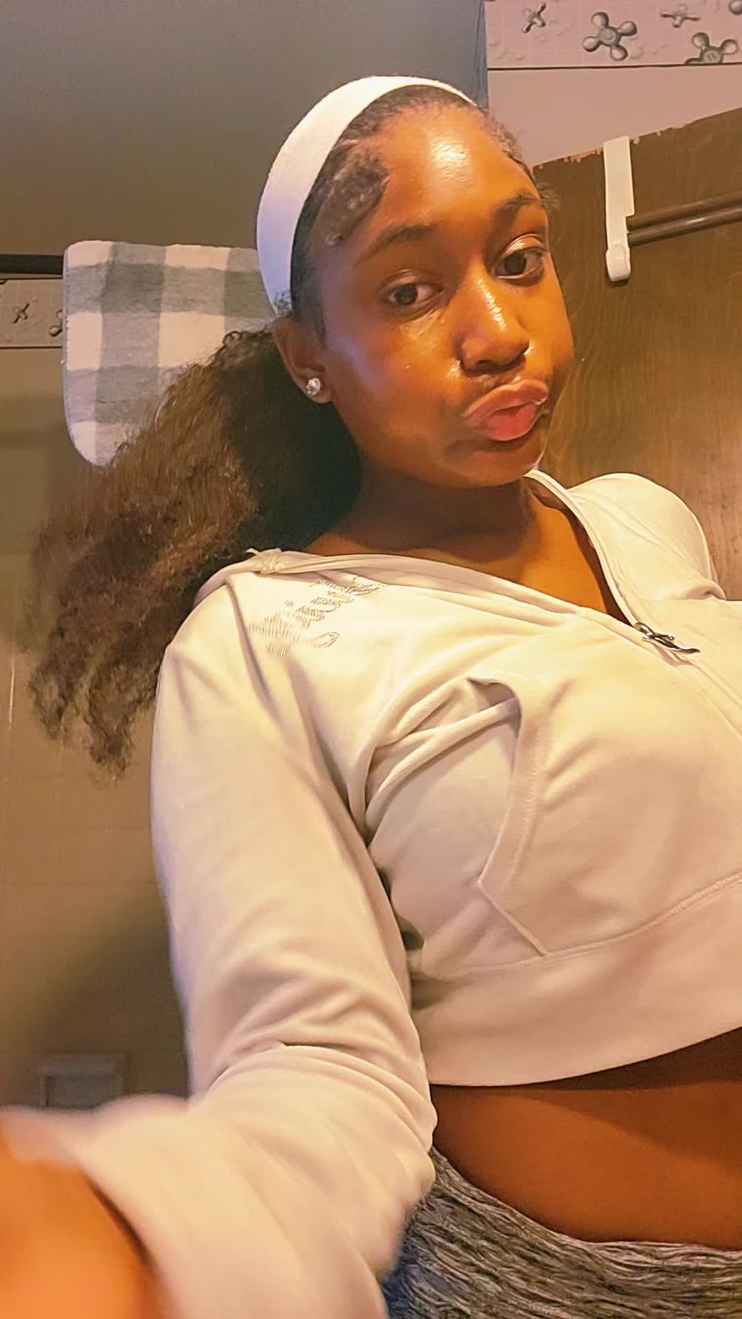 @Exclusive_Arieee