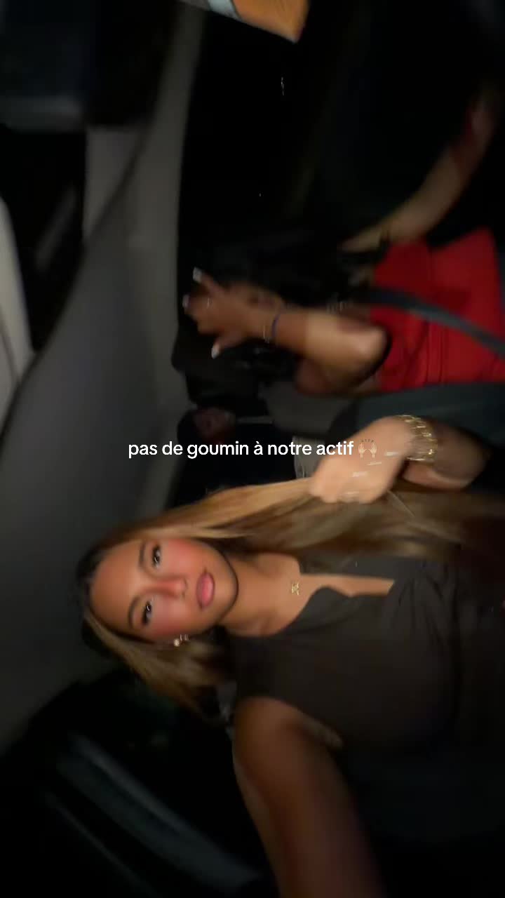 @nélia
