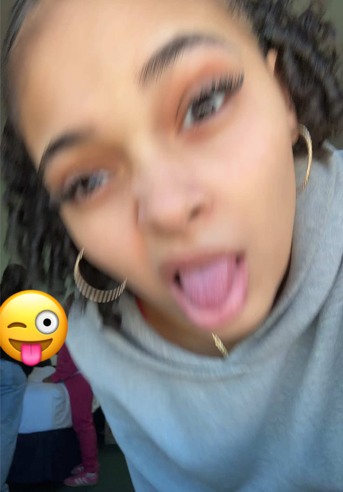 @momof4