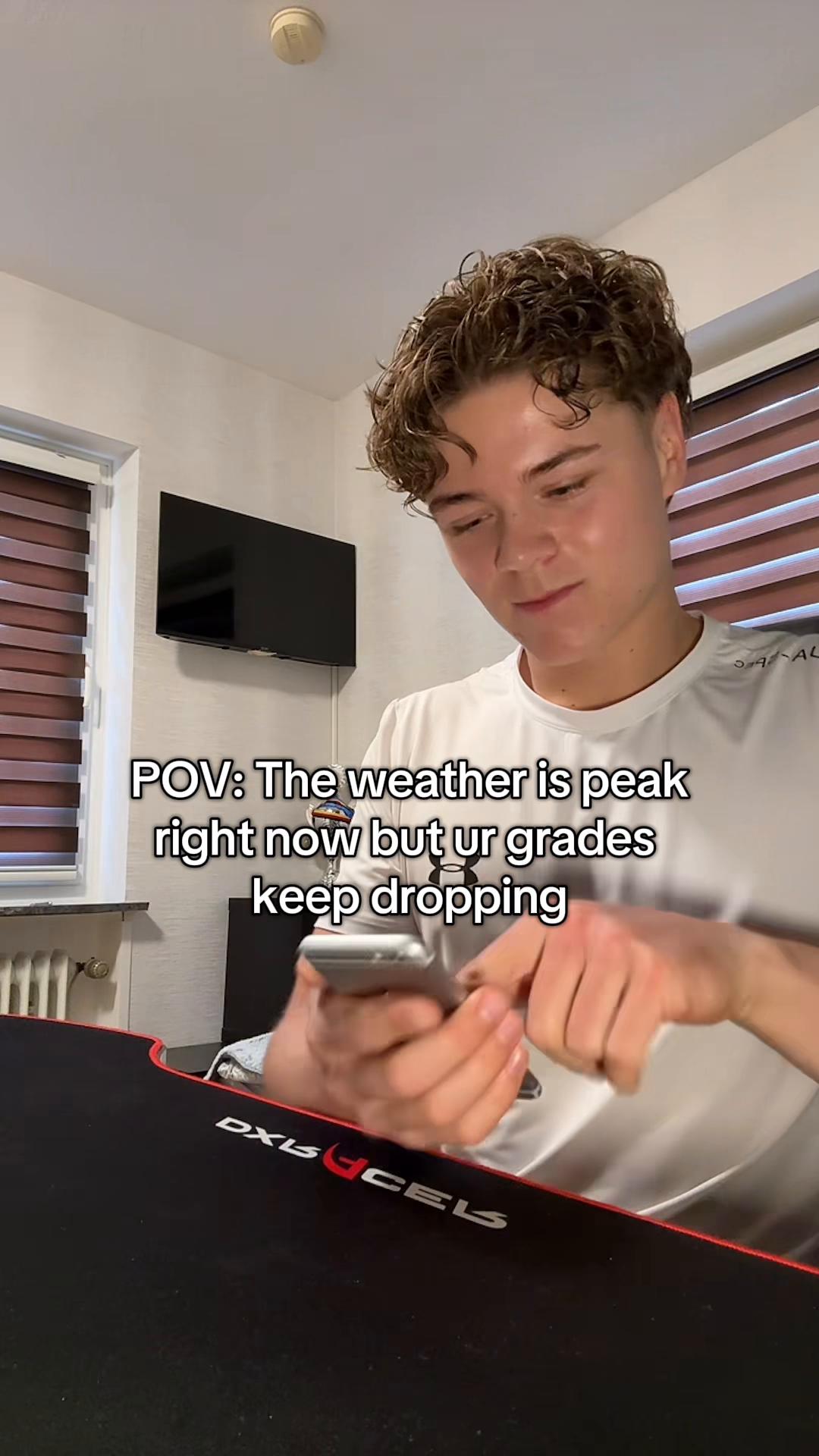 @Yvwes