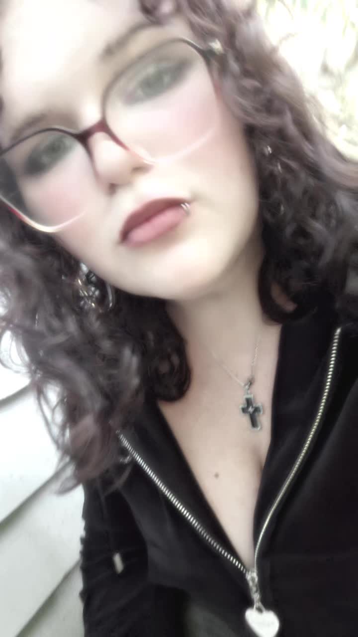 @{&bull;□&bull;}