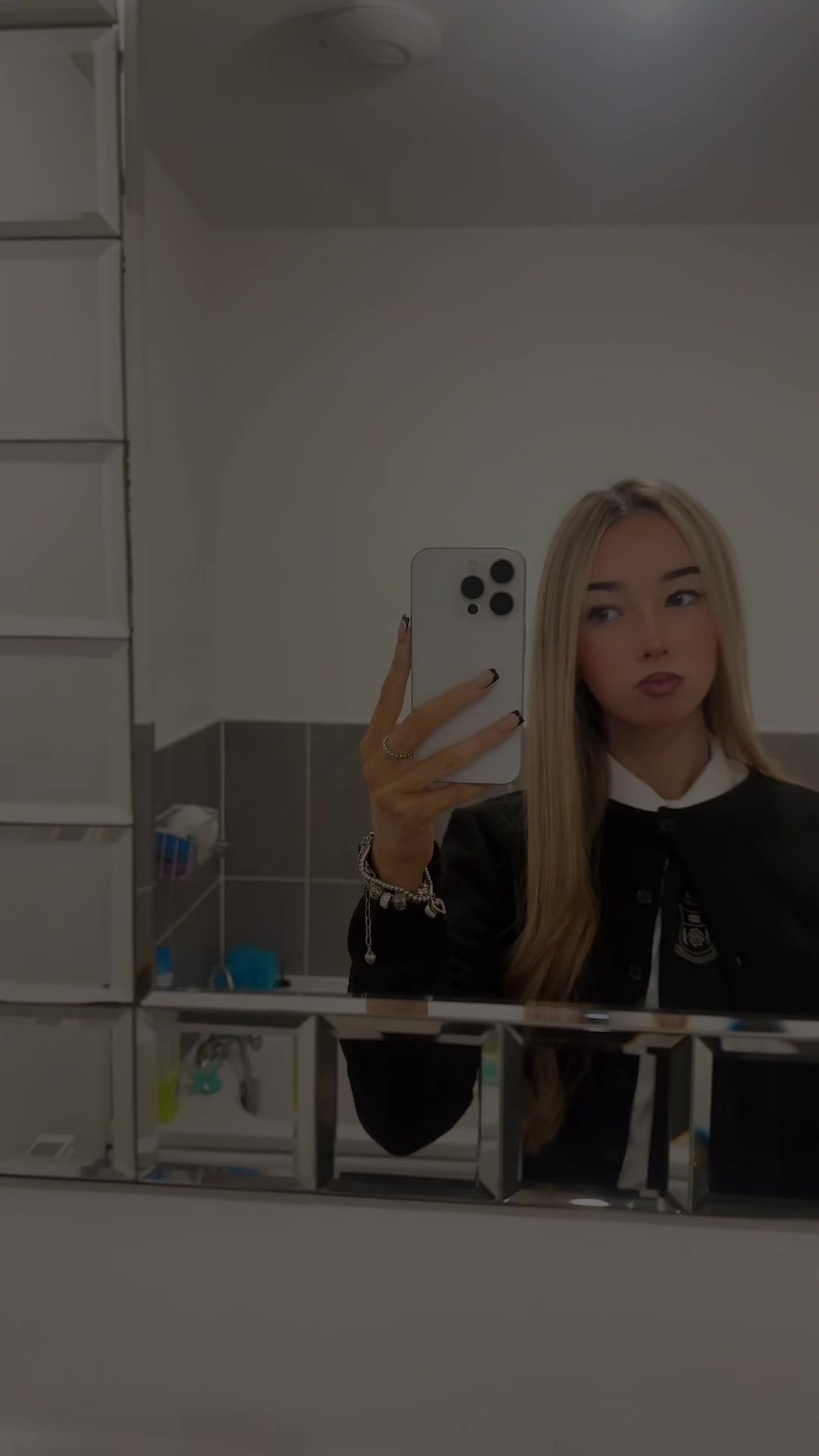 @𝐞