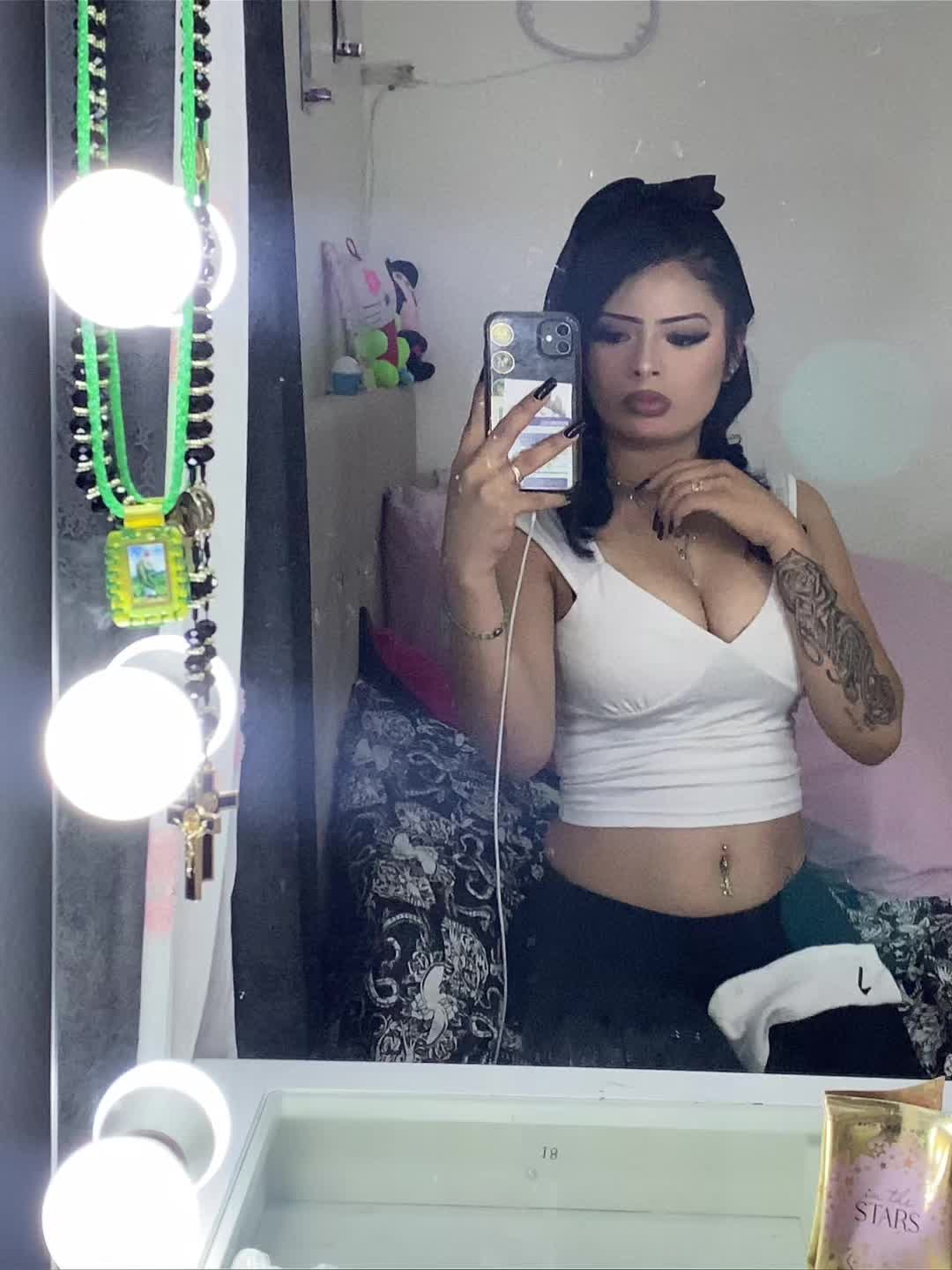 @Anaiii